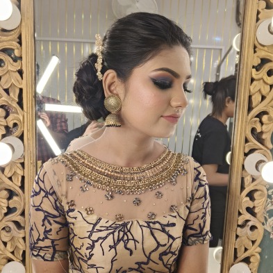 Thehairloungebyridaali